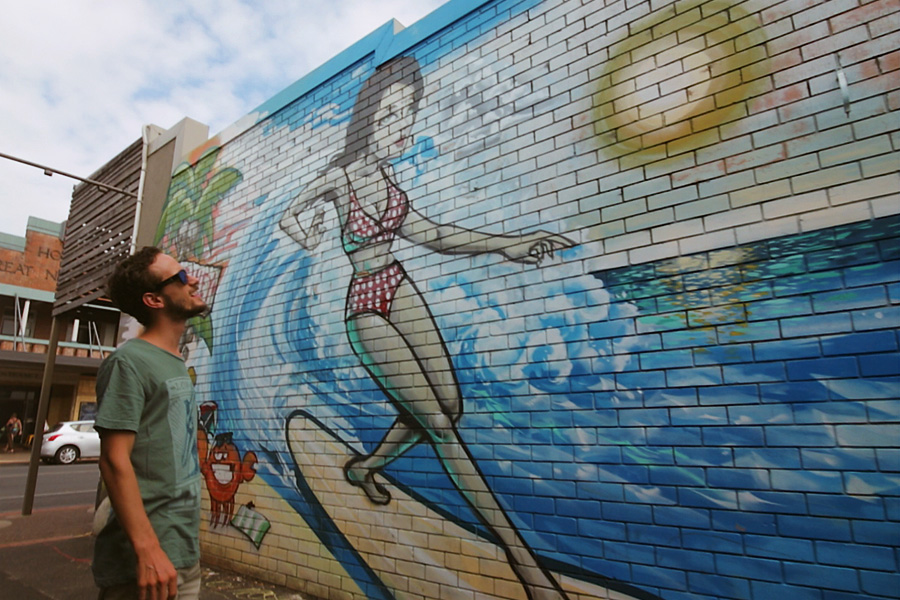 Street art e cultura hippie, un classico a Byron
